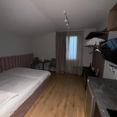 Sami Five Apartmán Tirana